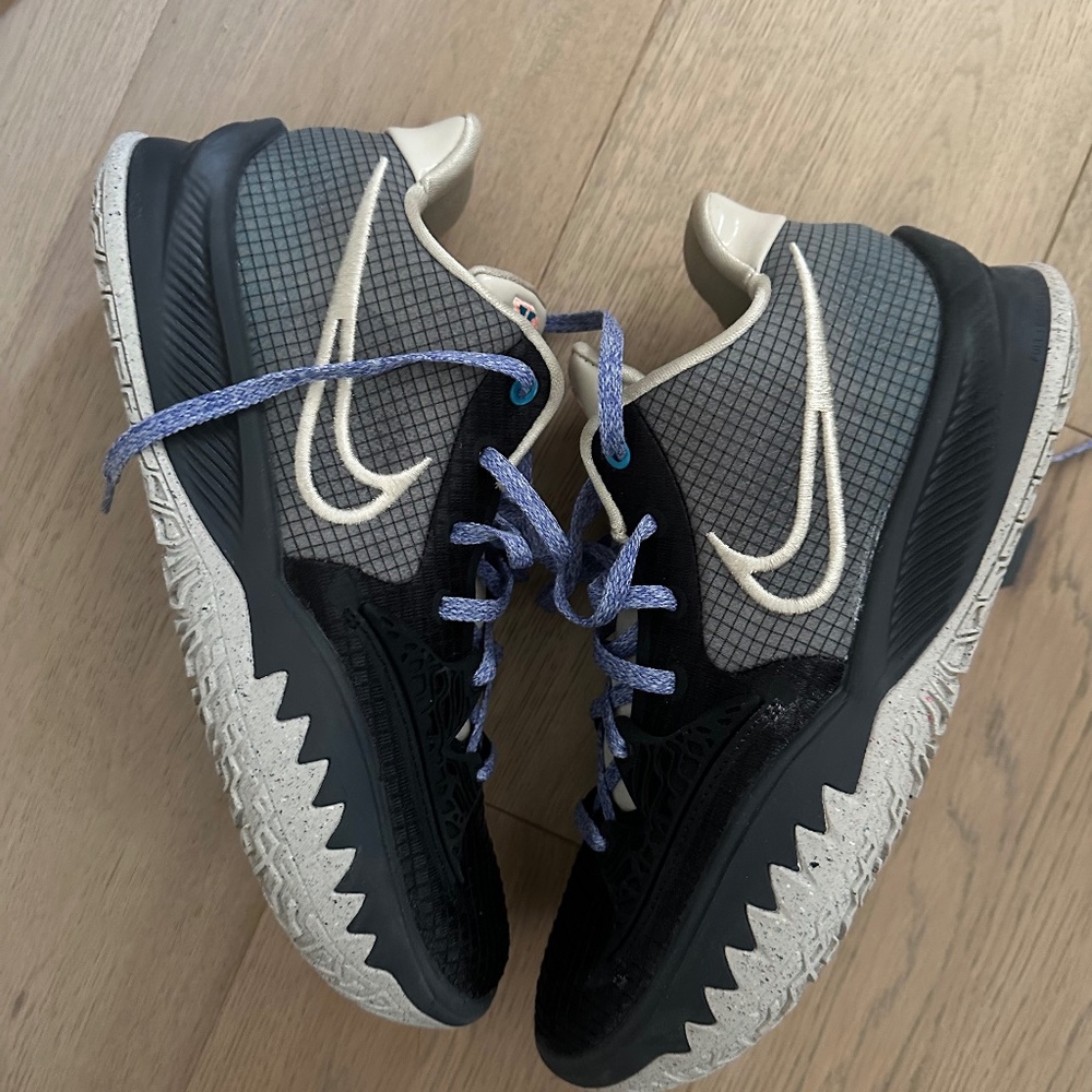 Nike Kyrie 4 Low